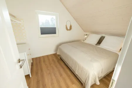 Newly built vacation home with many highlights (sauna, fireplace and first lake location)