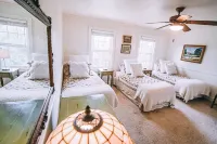 Silverspur at Round Top- Amazing restored 1800's Farmhouse on 40 acres w/a pool!
