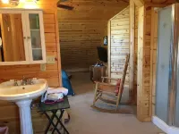 Lake view log cabin , near lake, general store Pet friendly
