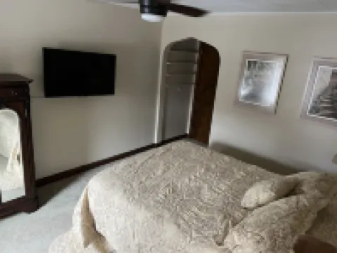 Sunday Lake Retreat - ski hills, ATV, snowmobile trails, waterfalls and Porkies.