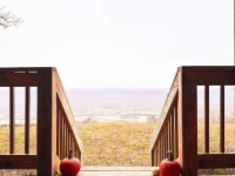 The Overlook Cabin: Breath-taking Views & King Bed Hotels in Sequatchie County