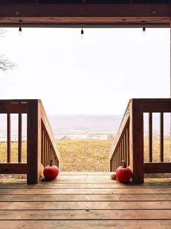 The Overlook Cabin: Breath-taking Views & King Bed