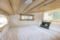 Modern Urban Tiny House w/ 2BR near Airport and Transportation-Private Setting