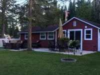 Boardman River Cottage, 2 bedroom 1 Bath steps away from the banks of the river