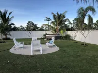 High End, Head to Toe Renovation Home with Pool & Hot Tub Timberline Glamping Jupiter附近的飯店