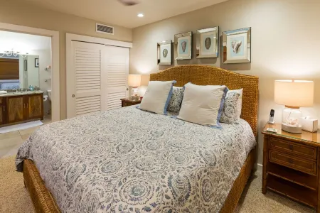 Beachfront Condo B303 Отели рядом с достопримечательностью «Онелоа Бич»