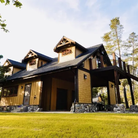Lovely Cottage just above Moonstone Beach in the Pines and Oak Trees.