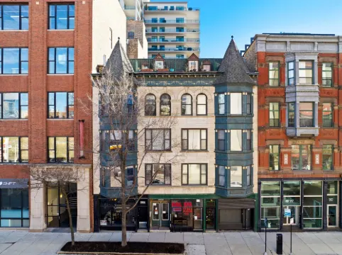 City Center, River North Condo HUGE 3BR, Patio, Parking(2x)