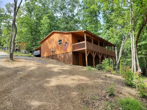 NEW LISTING! Mountain Cabin Getaway with a fire pit,WiFi, Dish Network,Dogs OK