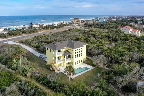 400ft to private beach. Riverfront,dock,pool,kayaks Elevator, 1.6 acres
