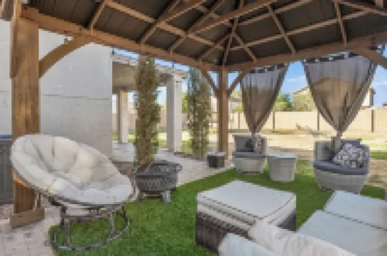 Spacious 4-bedroom house in charming Avondale with AC, WiFi Hotels in Avondale