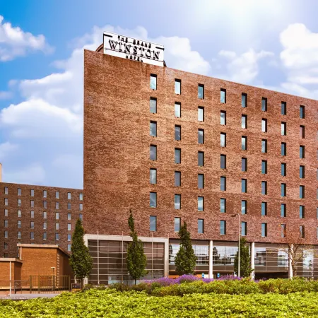 PLAZA Premium Grand Winston Отели рядом с достопримечательностью «Эскамп»