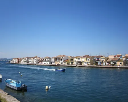 IN THE TYPICAL DISTRICT OF POINTE COURTE IN SETE CITY BETWEEN SEA AND SKY فنادق في سيت