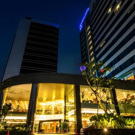 Avenzel Hotel & Convention Cibubur Отели рядом с достопримечательностью «Торговый центр Cibubur Junction»