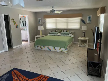 Spacious 3 BR 2 Bath  House On Deep Canal With Screened Heated Pool