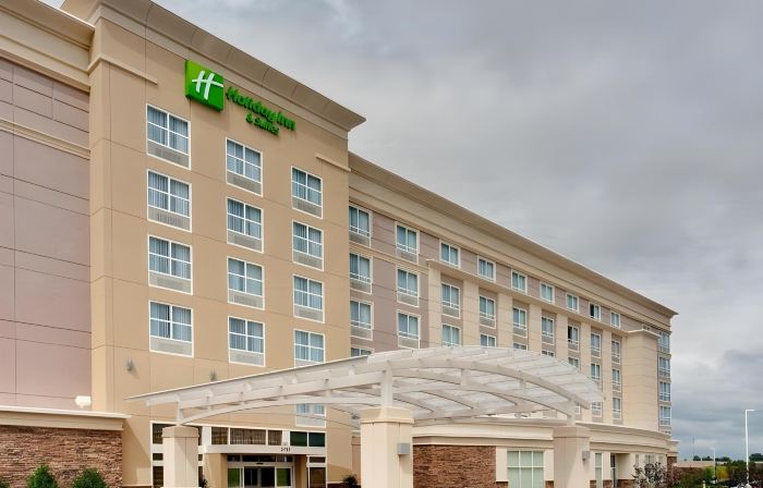 ฮอลิเดย์ อินน์ แอนด์ สวีทส์ เมมฟิส - วูล์ฟเชส แกลเลอเรีย บาย IHG