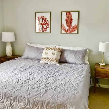 Beautiful 2 bed 2 bath Corner Unit with golf course view-5 minutes from beach