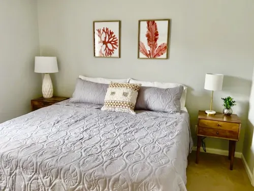 Beautiful 2 bed 2 bath Corner Unit with golf course view-5 minutes from beach