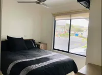 Adorable 2 Bedroom Cabin in Holiday Park