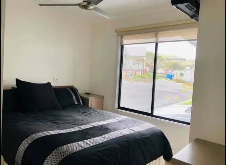 Adorable 2 Bedroom Cabin in Holiday Park Отели рядом с достопримечательностью «Apollo Bay Camp Grounds»