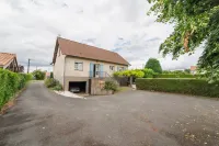 Champ de Gain: family home with swimming pool 10 minutes from Futuroscope