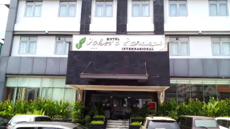 John's Pardede Hotel Internasional