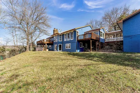 Private Dock, Fishing, Hiking, Fire Pit, Hot Tub, Lakeview Haven on 8+ Acres