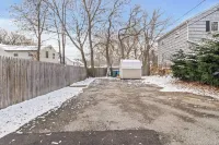3-Bedroom Private Home with Game Room, Fully Fenced, Near Lake Ontario Shoreline