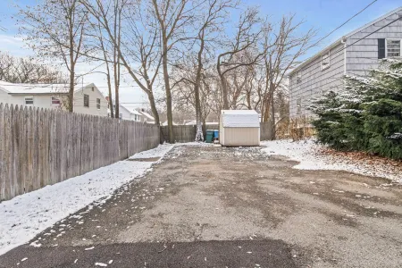 3-Bedroom Private Home with Game Room, Fully Fenced, Near Lake Ontario Shoreline