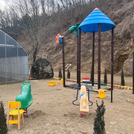 Anseong Yongseol Lake Tourist Farm