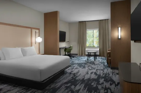 Fairfield Inn & Suites by Marriott Paris = แฟร์ฟิลด์ อินน์ แอนด์ สวีทส์ บาย แมริออท ปารีส โรงแรมในปารีส