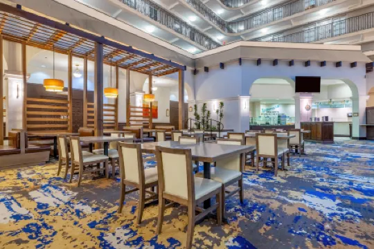 Embassy Suites by Hilton Tulsa I-44