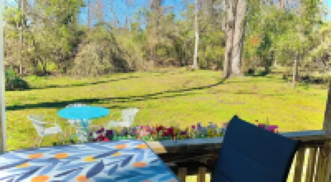 Immaculate Private Home w/Visiting Deer & Parking