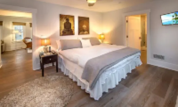 Bright, Spacious & Charming Beach House Steps from Ocean