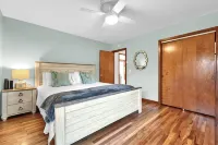 Cozy, Simple 2 Bed, 1 Bath in Flx Wine Country. Barnstormer Winery附近的飯店