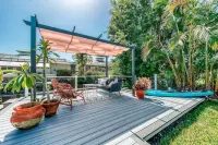 WATERFRONT 3-bedroom house in gorgeous Bonita Springs with WiFi, AC Rural King附近的飯店