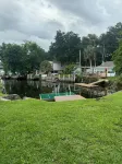 Just a couple minute paddle to hospital hole in Weeki Wachee. Pet friendly.