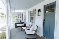 Renovated Home by Central Park-King Bed! Family Friendly. 2 Blocks to Beach!