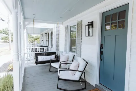 Renovated Home by Central Park-King Bed! Family Friendly. 2 Blocks to Beach! Отели в г. Кейп Чарльз