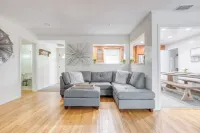 Luxury Modern Retreat! Close to Disney!