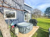 The Lake House, Pond, 3 Min to Lake, Pets Ok
