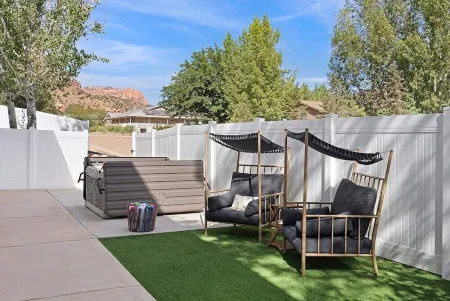 Newly Built 3BR/2BA Full of Amenities: Pool, Hot Tub, Sauna, 1 hr to Zion Отели в г. Хилдейл