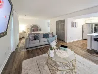 Elegant Oasis Studio Retreat Central Safe Location WiFi, AC, Các khách sạn ở Huntsville