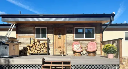 Rocky Mountain 3-Bedroom House with Spectacular Views and Outdoor Jacuzzi!