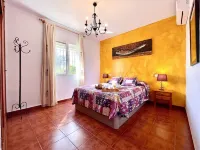VILLA NURIA WITH PRIVATE POOL,2 KM TO DE BEACH. AC / WIFI / ALARM / PARKING