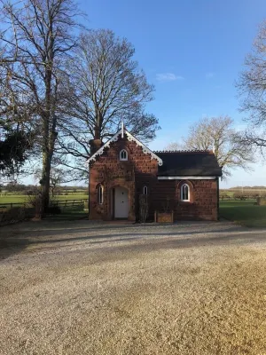 Picturesque Cottage Retreat : Countryside to Coast.