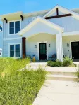 NEW! Hot Tub! Short Walk to Sheridan Beach. Free Parking!