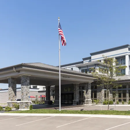 Hilton Garden Inn Grand Rapids East Отели рядом с достопримечательностью «Колледж "Аквинас"»