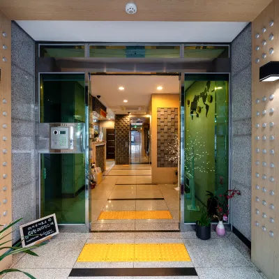 Ian Residence Hotels near Boramae Park