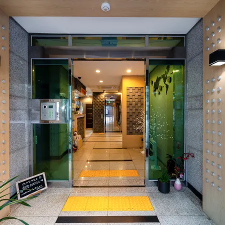Ian Residence